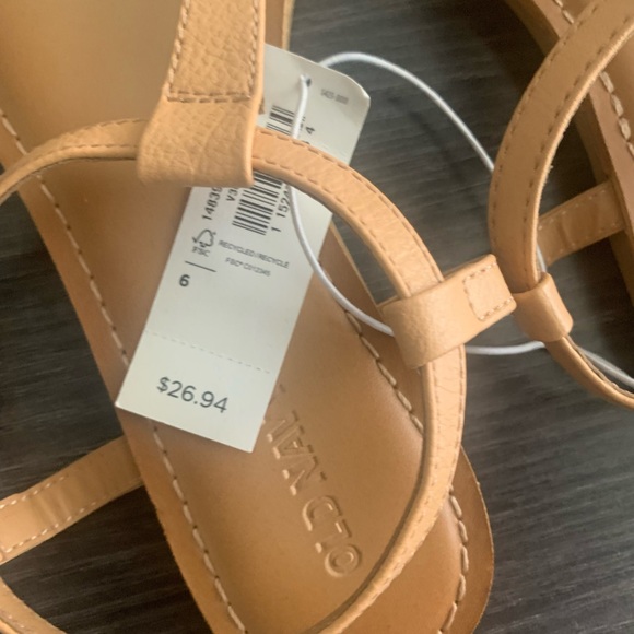 Old Navy tan sandals - Picture 3 of 4